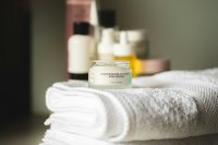 Steeds meer vrouwen gooien de helft van hun skincare weg